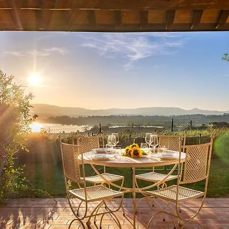 House With Lakeview Between Tuscany And Umbria Апартаменты *