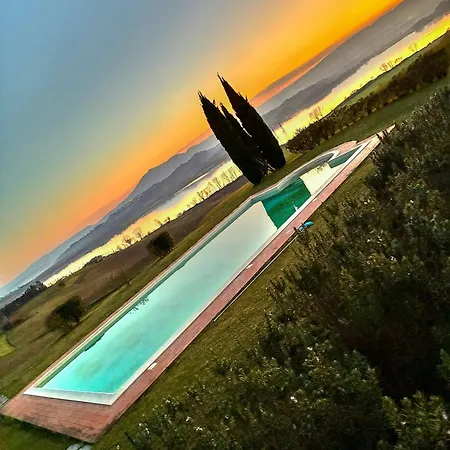 House With Lakeview Between Tuscany And Umbria *